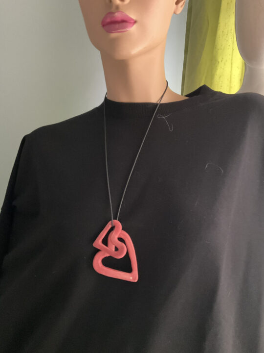 Pembe Kalp Figürlü İp Kolye